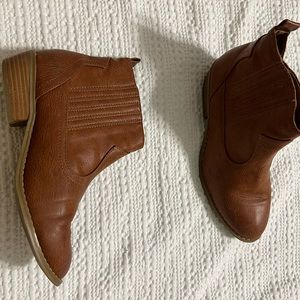 Universal thread booties